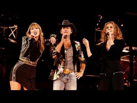 Taylor Swift Brings Tim Mcgraw On Stage To Sing Tim Mcgraw
